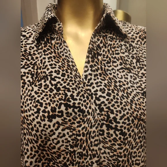 Worthington Leopard Blouse V Neck Short Sleeve Button Up Back - Picture 2 of 8